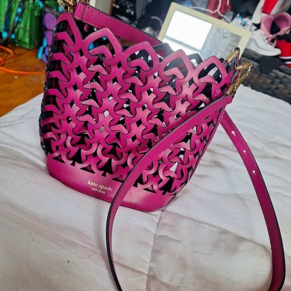 *Like New* Kate Spade♠️ Newyork Doorie Bucket Bag - Picture 4 of 11